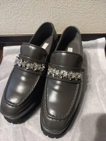 셀포드 비쥬 장식 통굽 로퍼