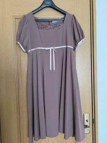 칸다 사야카 프로듀스 메종 드 플뢰르 잠자는 입의 인형 원피스