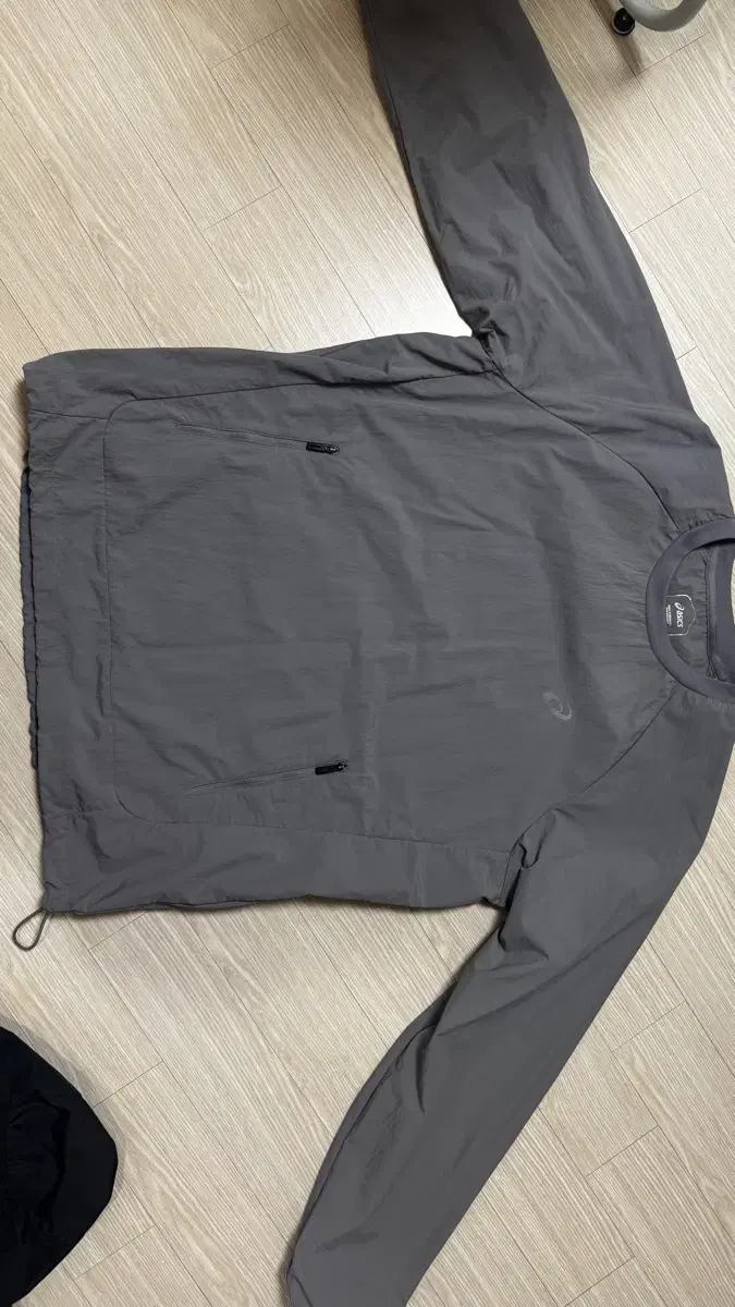 ASICS Woven Long-Sleeve Pullover