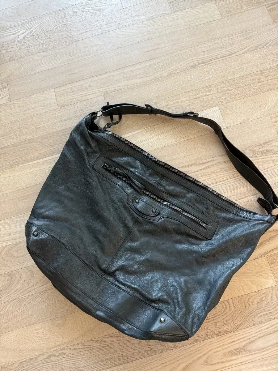 발렌시아가 커리어백 라지 블랙