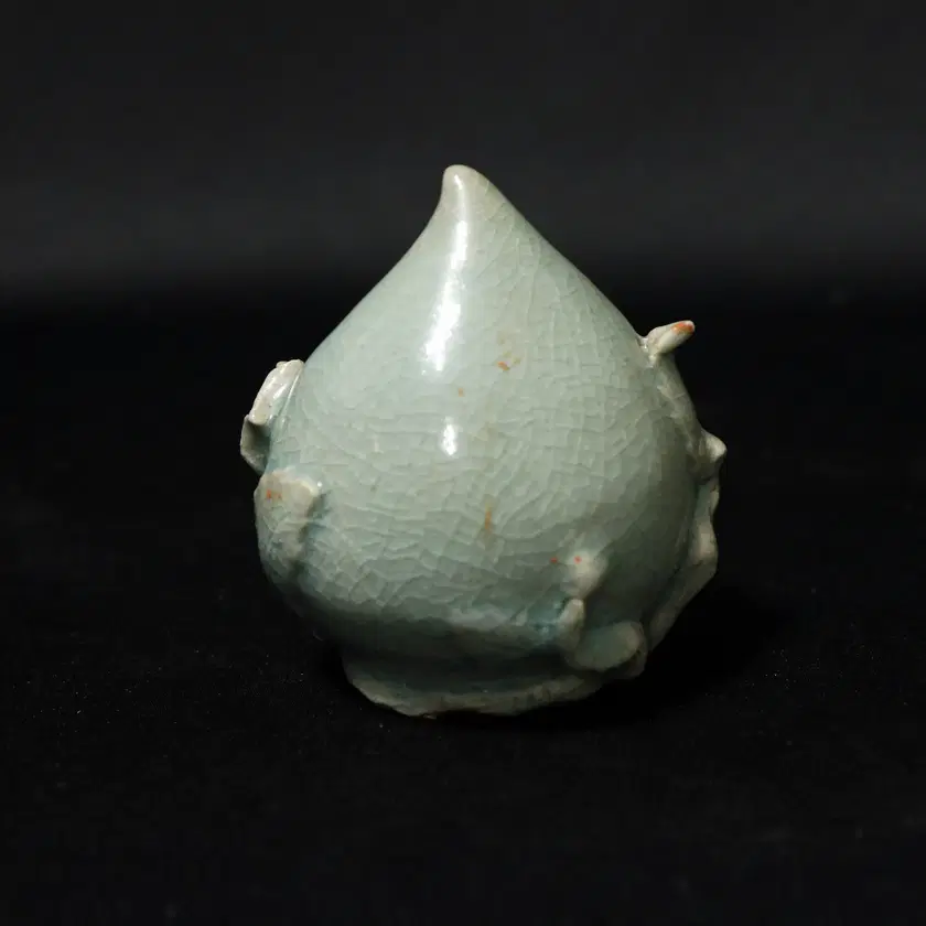 Goryeo celadon/peach-colored celadon #고려청자,#청자연적,#한국도자기,#도자기,#복숭아연적 on ...