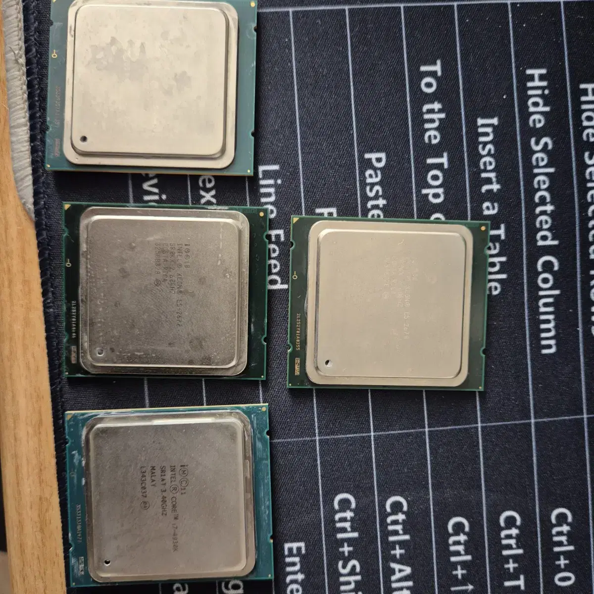 x79보드용 cpu4개 팝니다(LGA2011소캣)