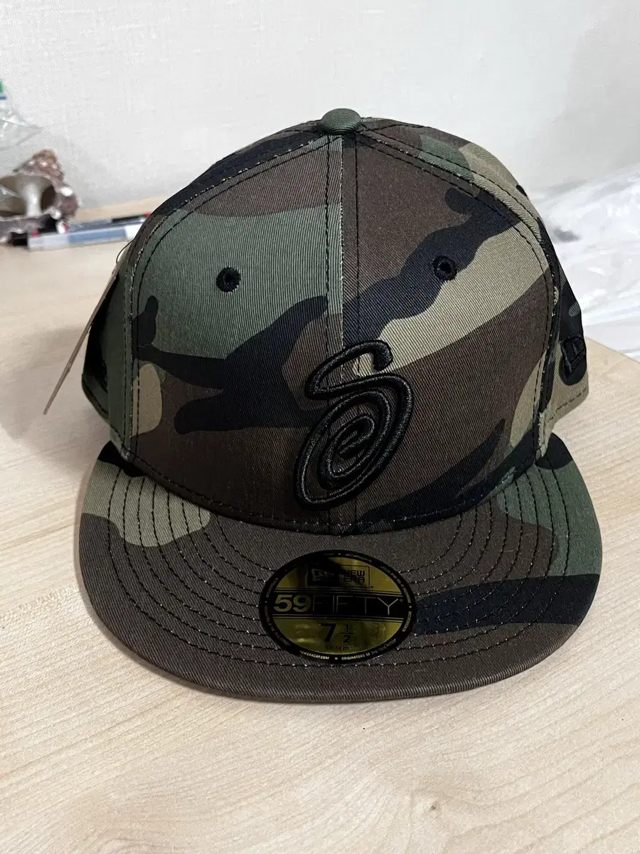 24FW 스투시 뉴에라 59fifty 컬리 S 우드랜드 카모