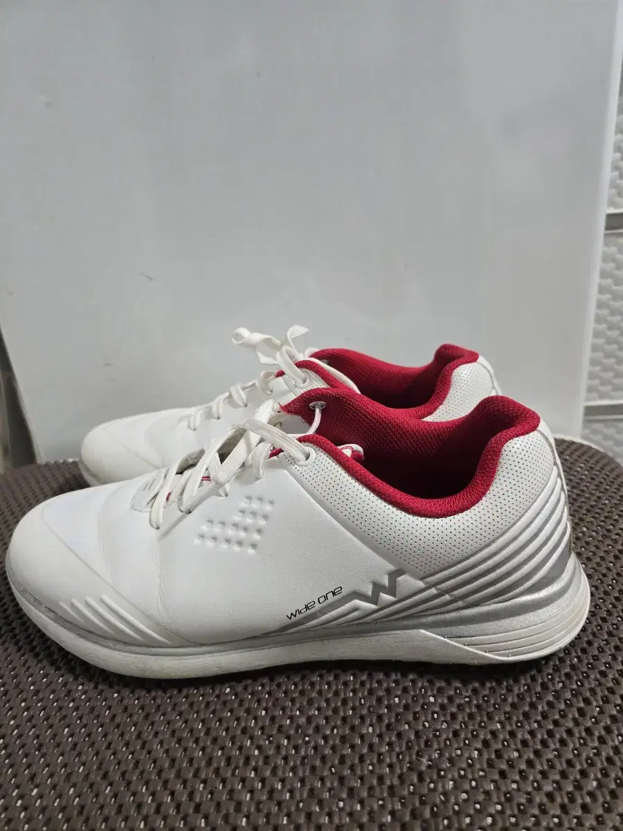 Wide-angle leather golf shoes 265