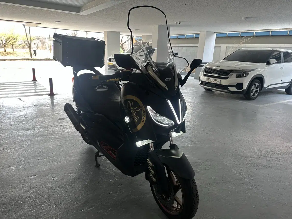 Xmax 300 21년식 36000km