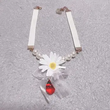 LIZLISA 화이트 꽃과 빨간색 이치고 초커 목걸이