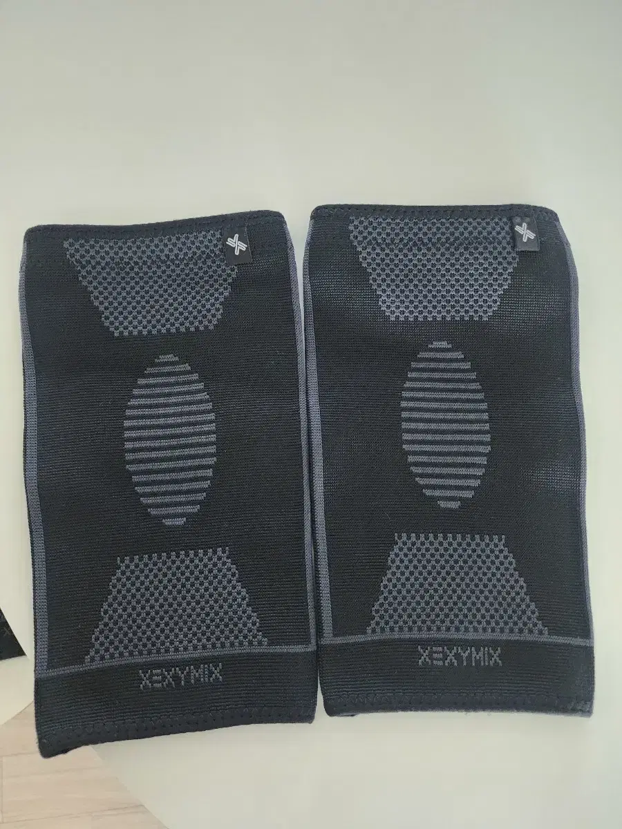 Two Xexymix Knee Pads, S/M size