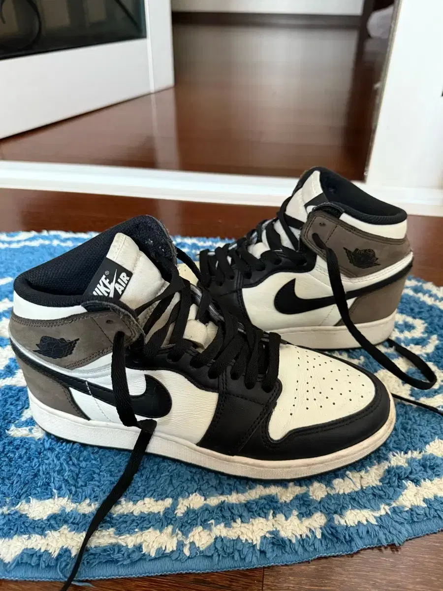 Jordan 1 Retro High OG Black Mocha US 6