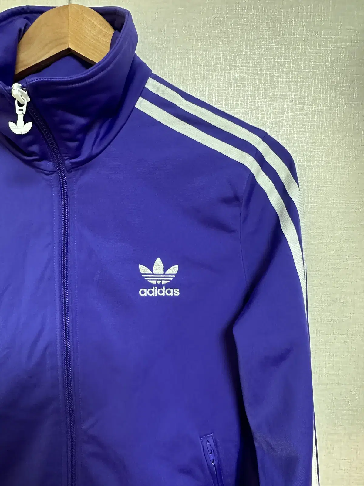 Vintage Adidas jersey purple M