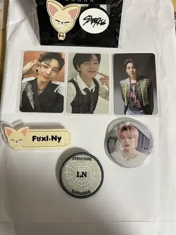 아이언 세트(트레이딩 카드, 네임 배지, 배지)
