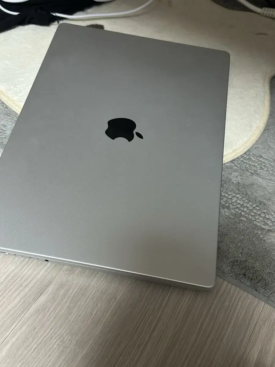 S급 맥북 프로 M3 실버 16인치 / 12코어 512gb 18gb