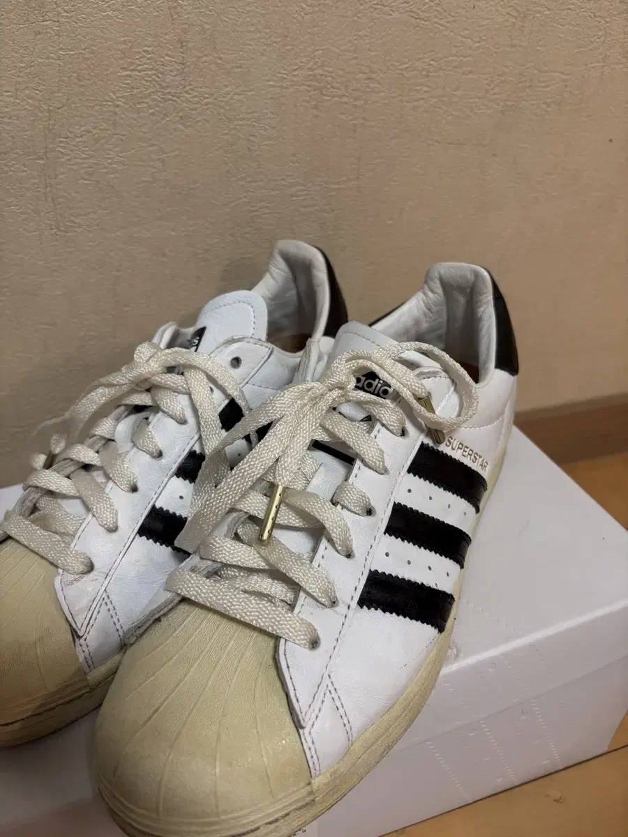 아디다스 슈퍼스타 프리미엄 270 팝니다