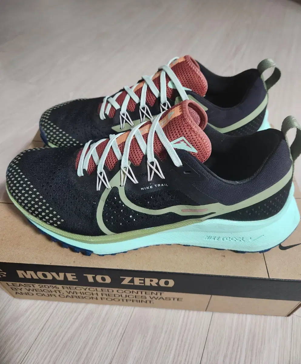 [265] Nike Pegasus Trail 4 running shoes for sale. (9/10)