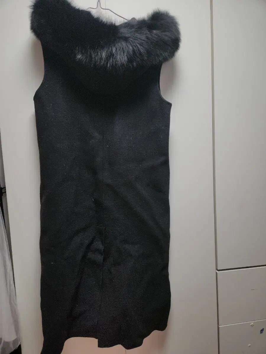 미미씨엘 블랙 후즈 퍼 롱 조끼