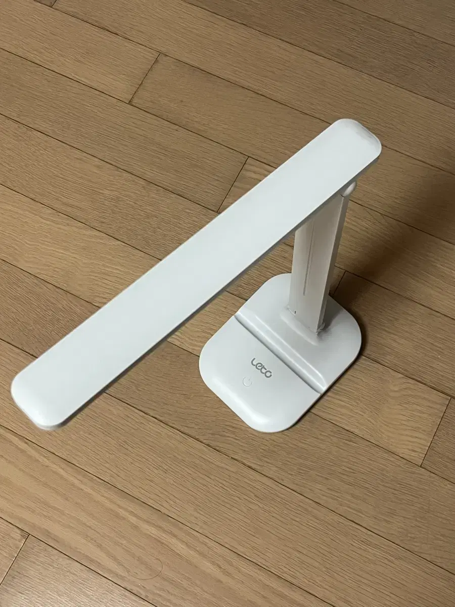 Retro Smartphone Holder LED Stand