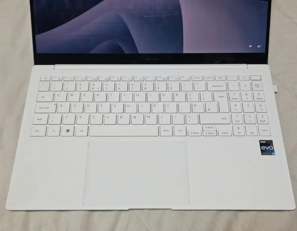 삼성 갤럭시북2 프로 15인치 실버 i7 16gb 512gb 판매합니다