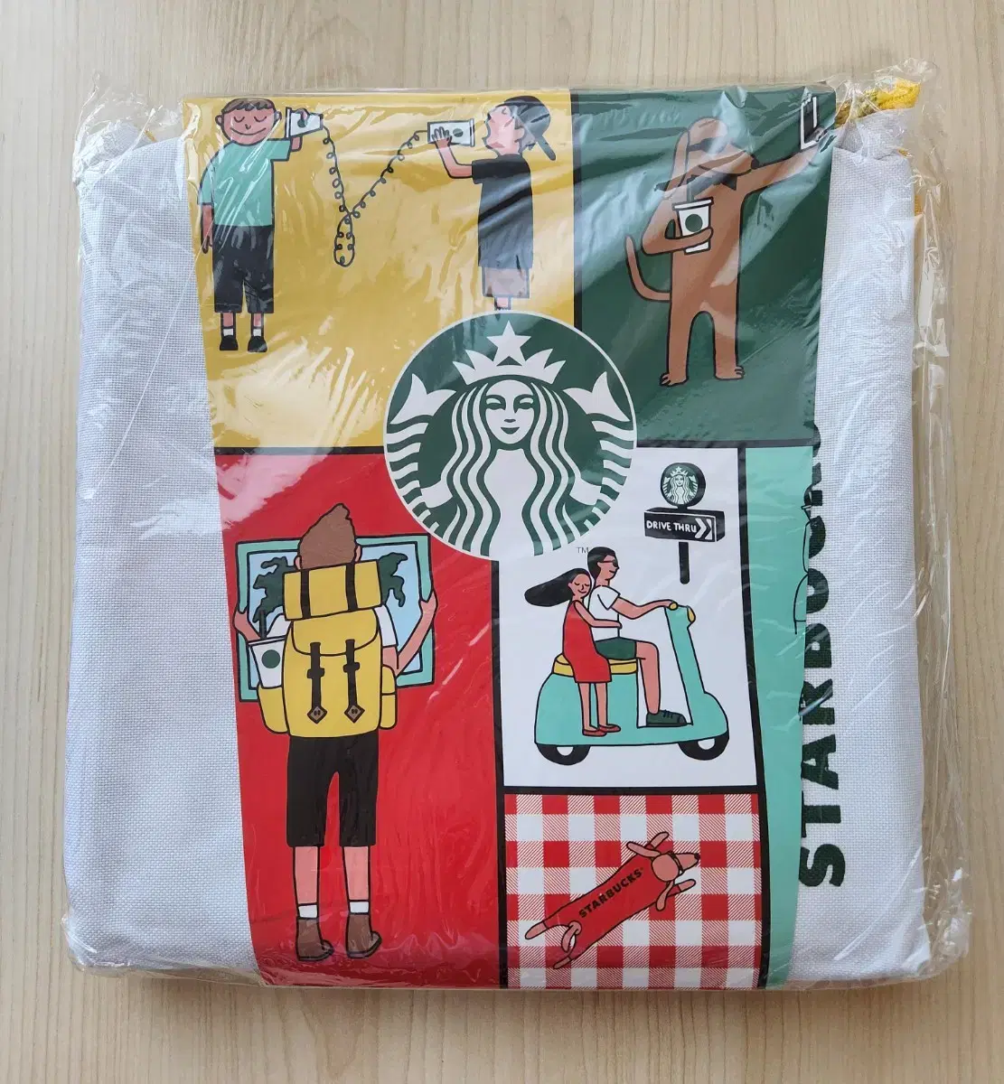 Starbucks My Holiday Picnic Mat Yellow (unused)