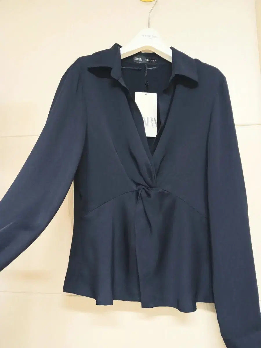 택있는새옷) ZARA 여성스럽고 세련된 블라우스