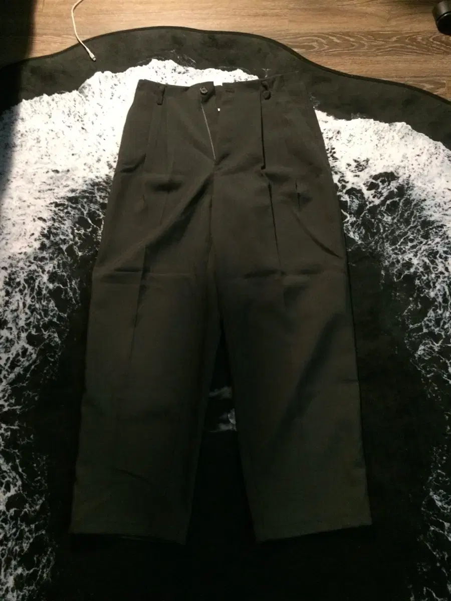 Annuler Code Noob Two-Tuck Slick Khaki Black (M)