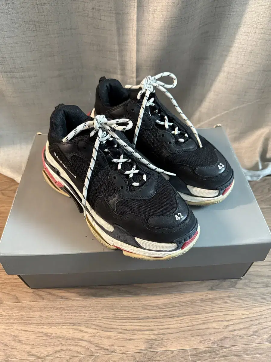 발렌시아가 트리플s 42 브레드