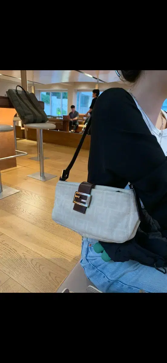 장품 펜디 주카 맘마백 아이보리 숄더백