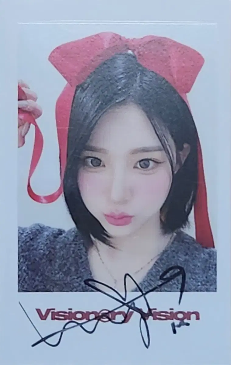 Triples sells a new autographed photocard