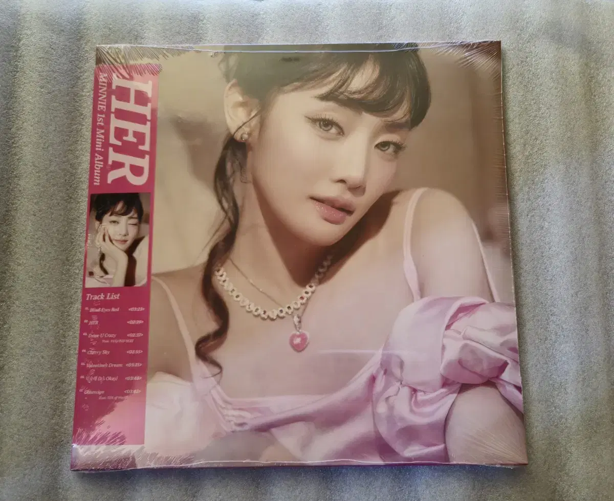Minnie HER LP Early Press (Transparent Pink Sealed) + Poster