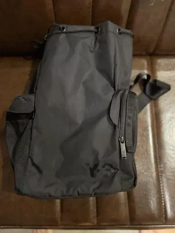Y-3 백팩 심플한 디자인