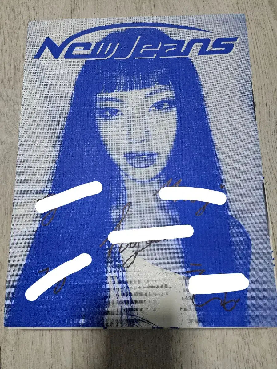 New Jeans' full album signing session