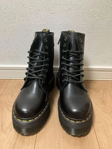 새상품 Dr. Martens 닥터마틴 JADON 8홀 부츠