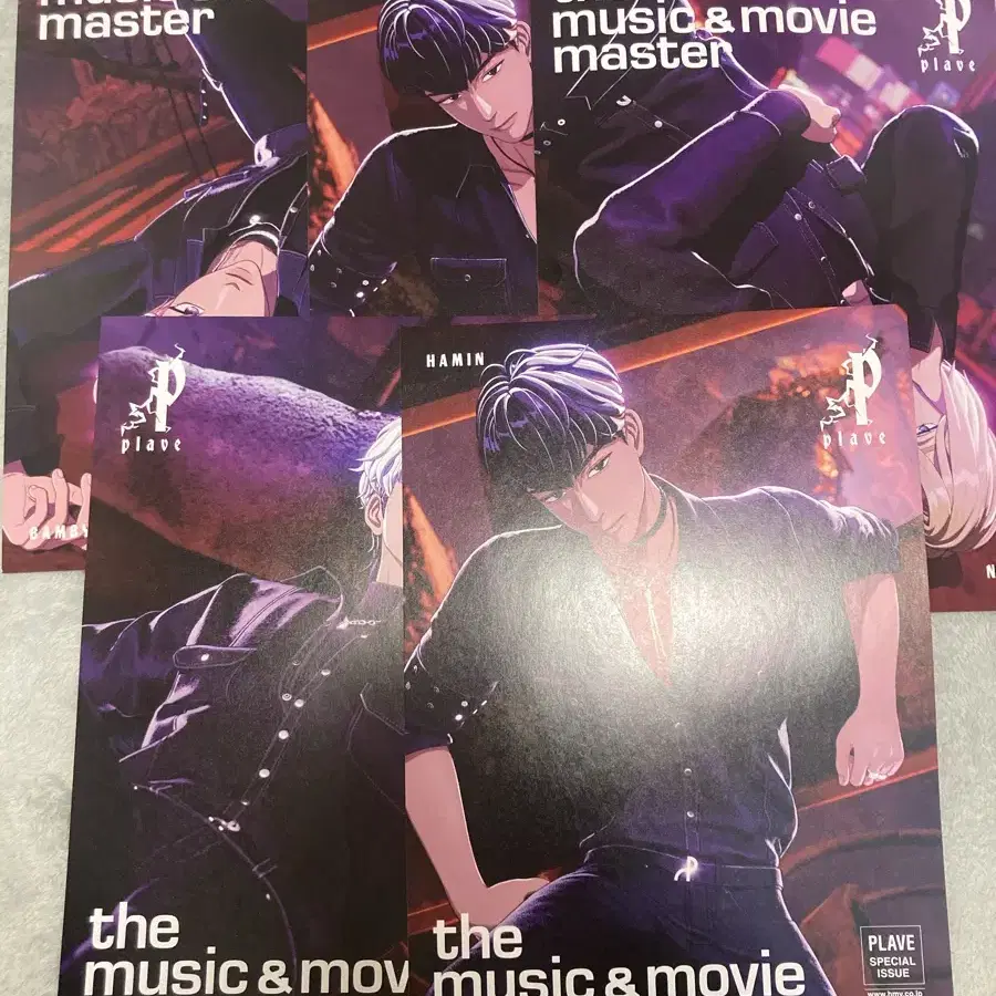 PLAVE | 플레이브 A set of 5 copies of the special issue of
