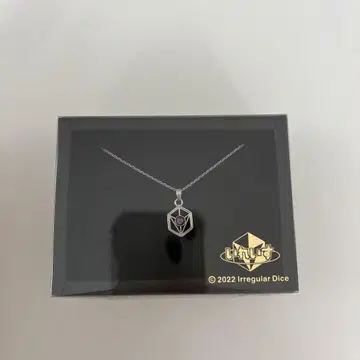의자, 첫 토끼 목걸이