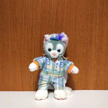 더피와 프렌즈의 스프링 인 블룸 젤라토니 봉제 인형 배지