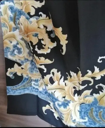 기간 미정 반액 블랙 전통 예복 기모노 꽃무늬 금 파랑