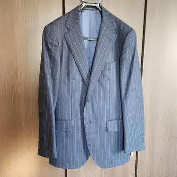 그린 라벨 리클라이닝 스트라이프 수트