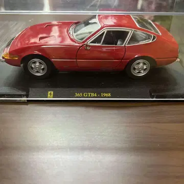 페라리 365 GTB4 1968 빨간색