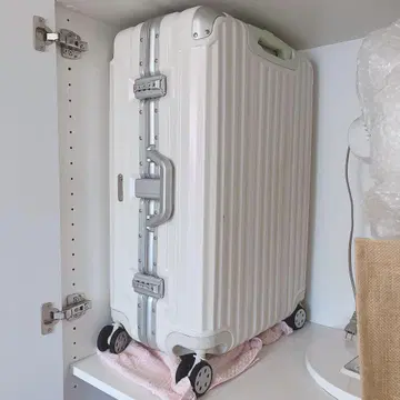 화이트 중형 캐리어 TSA 자물쇠 포함