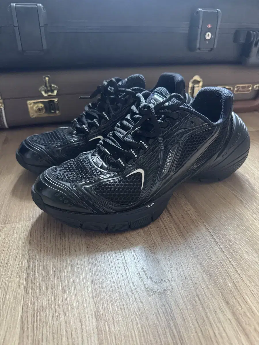  지방시 TK-MX Mesh Runner Sneakers Black 42