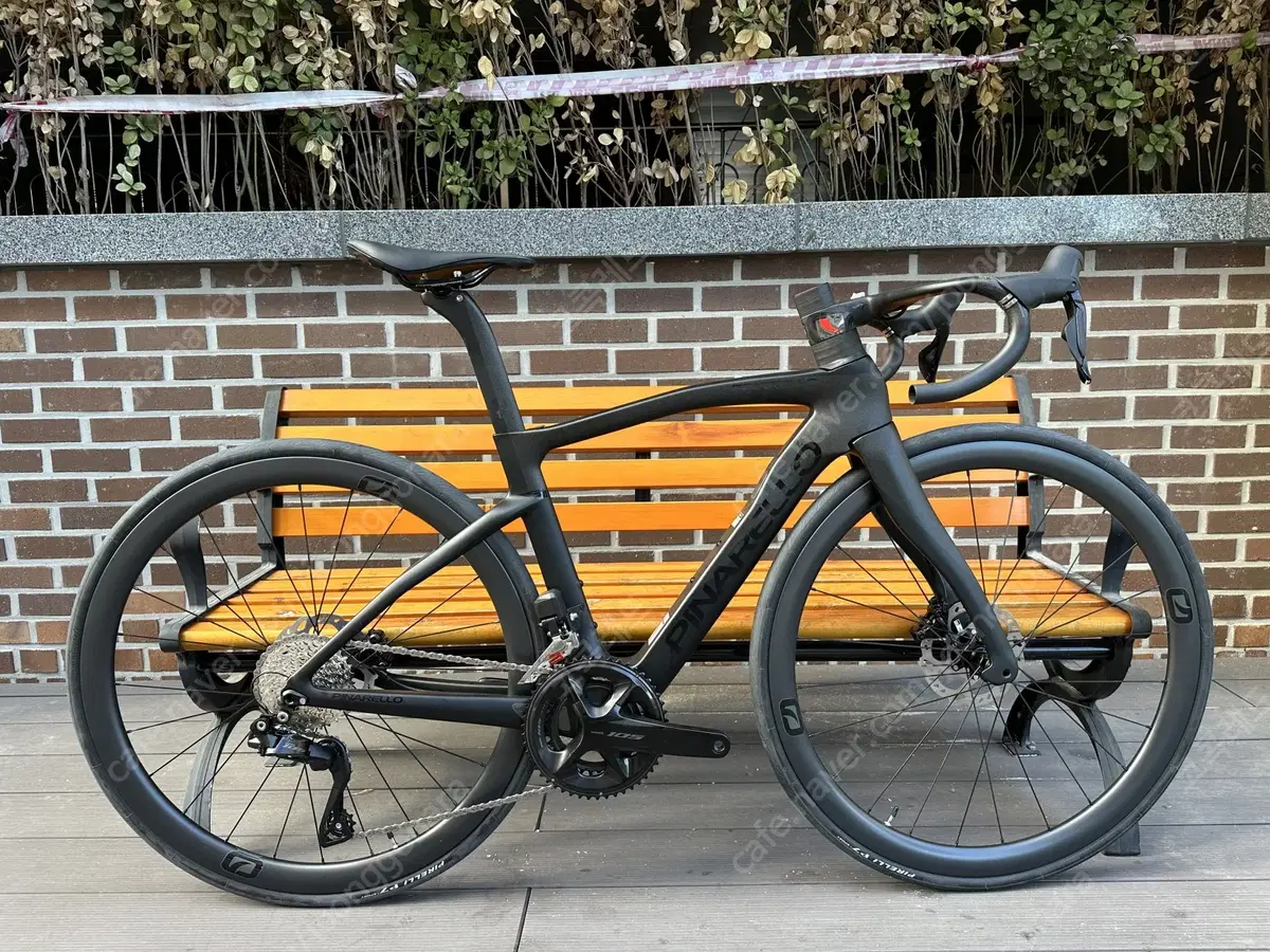 We are selling the Pinarello F7 105 Di2 in good condition.