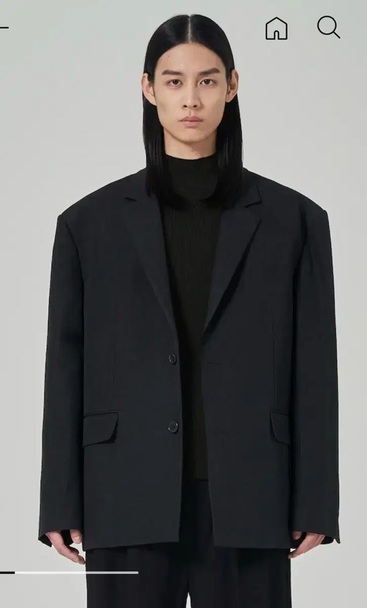 Jun Ji-woo's notch-lapel blazer
