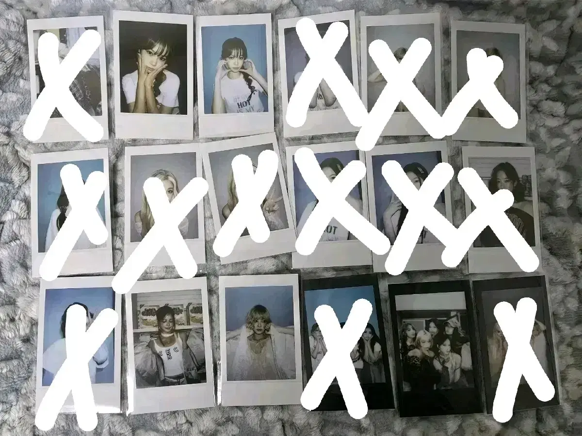 Le Sserafim HOT Instant Photo (Pola) for sale.