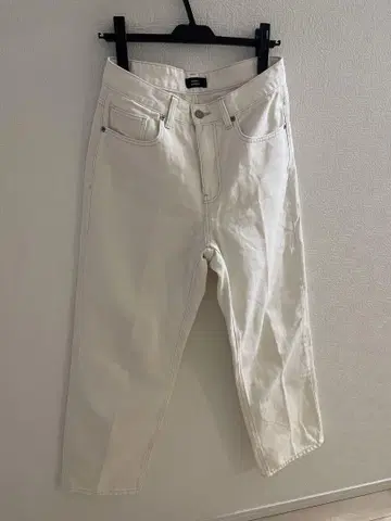 MUSINSA 루즈 스트레이트 크림 데님