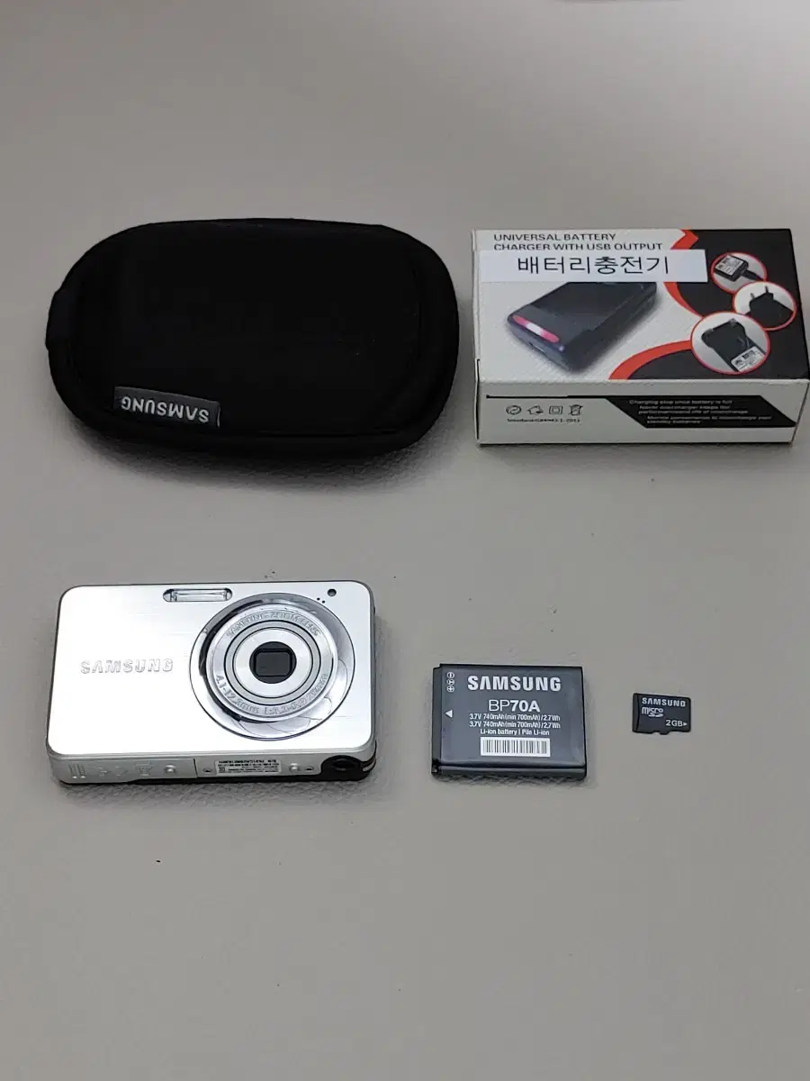 Samsung Vluu ST30 Ready-to-use travel digital camera