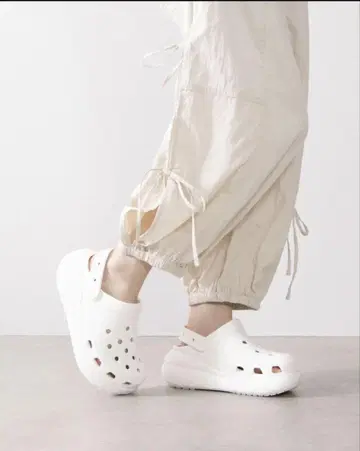 크록스 클래식 크러쉬 클로그 23cm