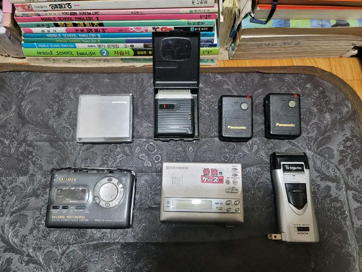 san, Japan Walker Man Walker Man MD Razor Beep Beep, etc.
