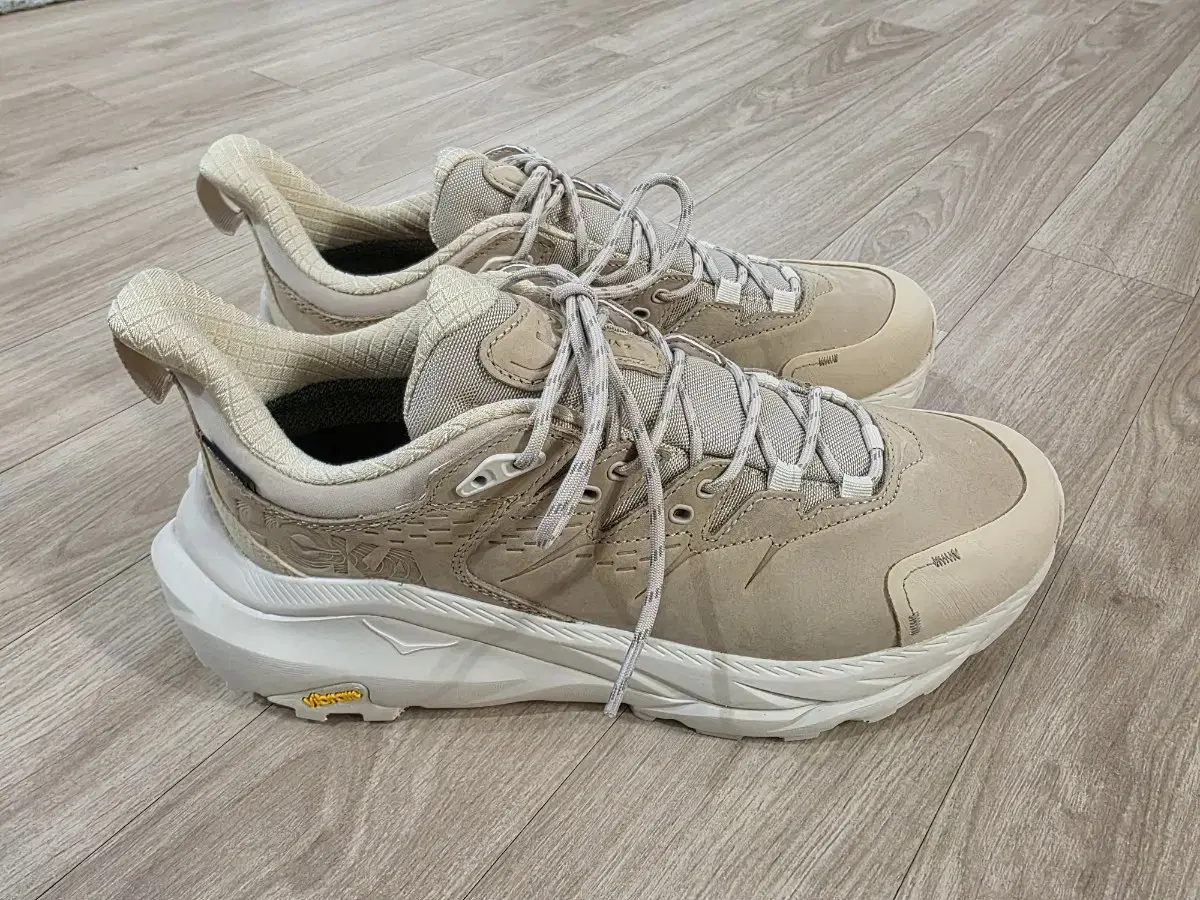 호카 카하2 GTX 로우 270 사이즈 새상품 판매합니다