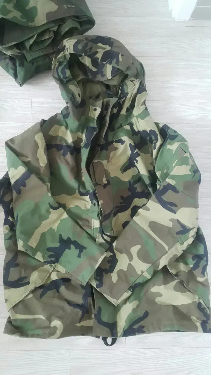 우드랜드 라지 레귤러 야상 사용감 거의 없는것 판매합니다.