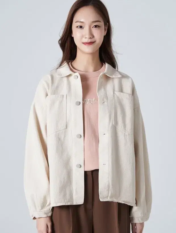 에잇세컨즈 베이지 퍼프 슬리브 데님 쇼트 재킷