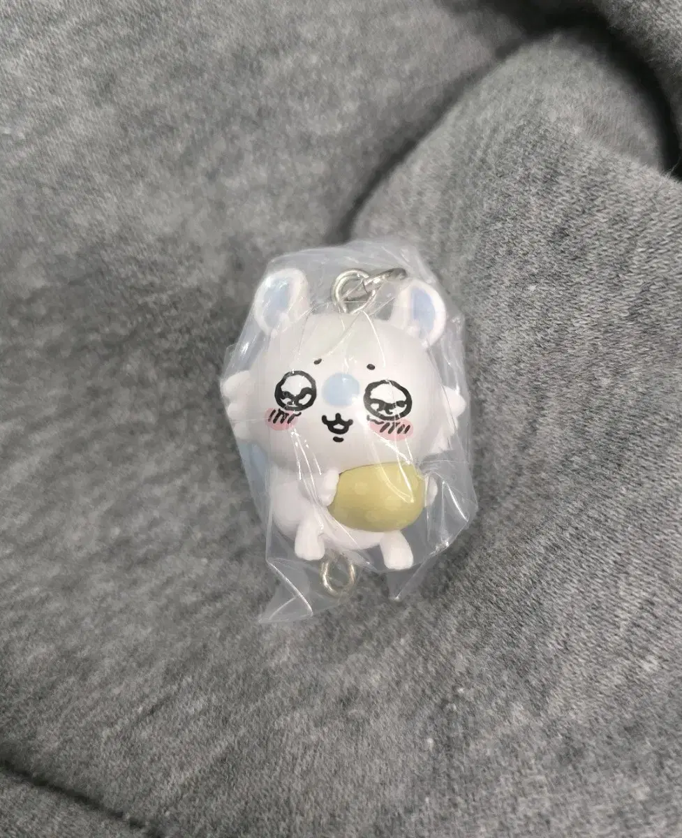 Chiikawa Connection Gacha Crying Momo Gacha