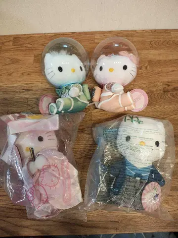 맥도날드 헬로키티 일본 의류 봉제 인형 4개 세트